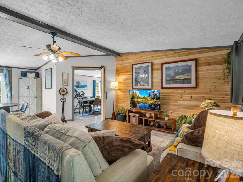 14 Old Possum Holler Road, Hendersonville, NC 28739.  MLS# CAR4421705, YatesRealty ID 49050. 