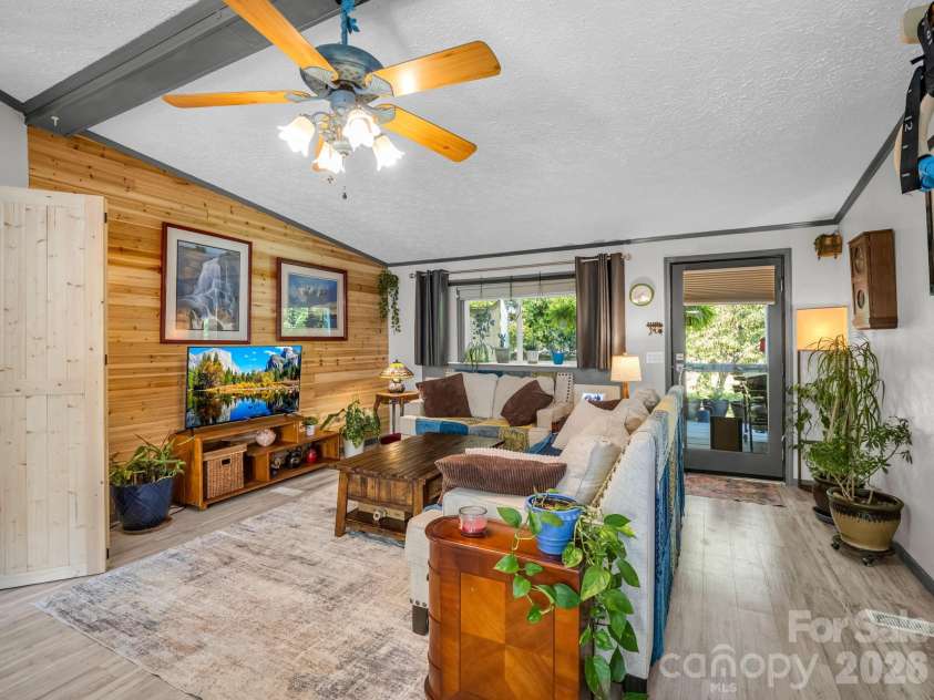 14 Old Possum Holler Road, Hendersonville, NC 28739.  MLS# CAR4421705, YatesRealty ID 49050. 