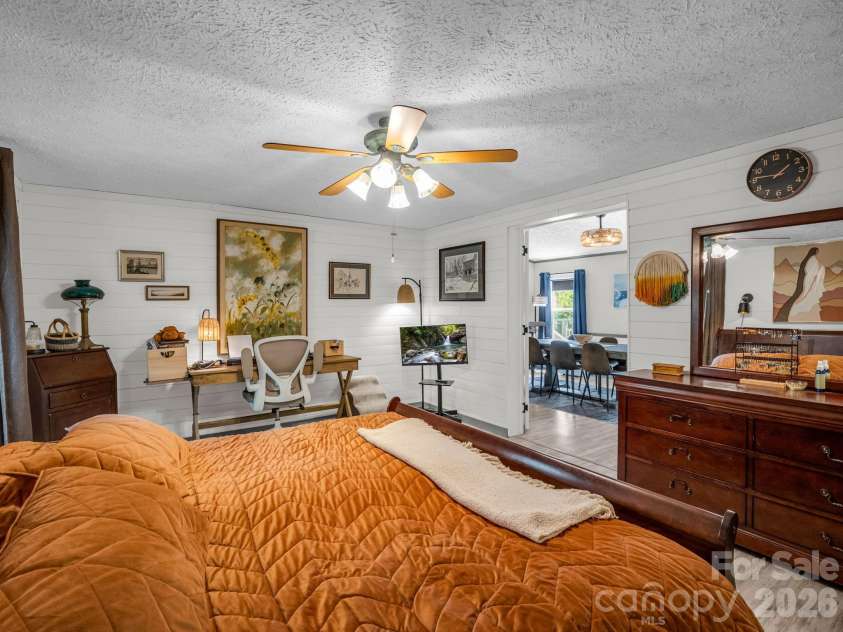 14 Old Possum Holler Road, Hendersonville, NC 28739.  MLS# CAR4421705, YatesRealty ID 49050. 