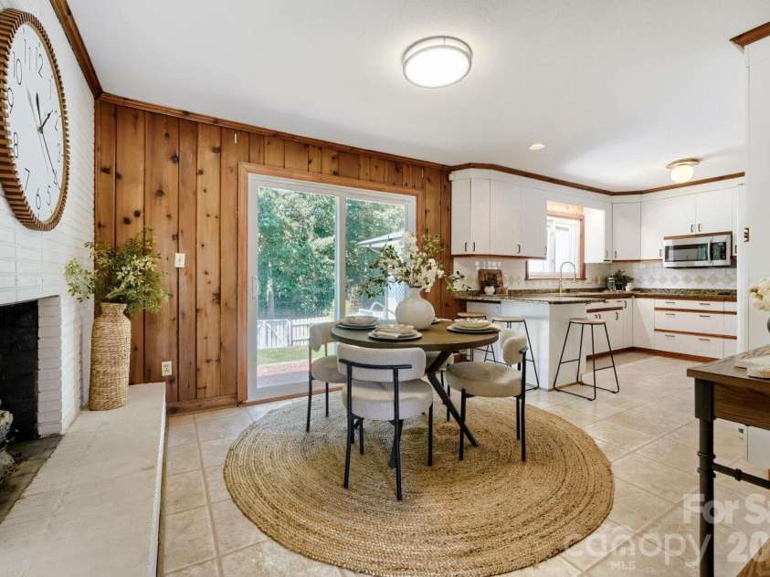6607 Indian Lane, Charlotte, NC 28213.  MLS# CAR4421590, YatesRealty ID 49054. 