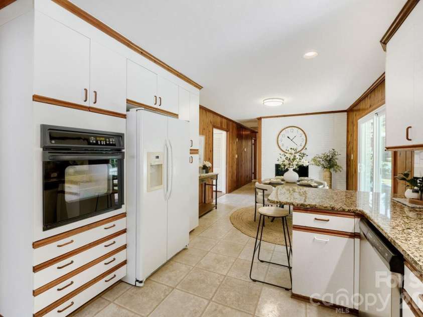 6607 Indian Lane, Charlotte, NC 28213.  MLS# CAR4421590, YatesRealty ID 49054. 