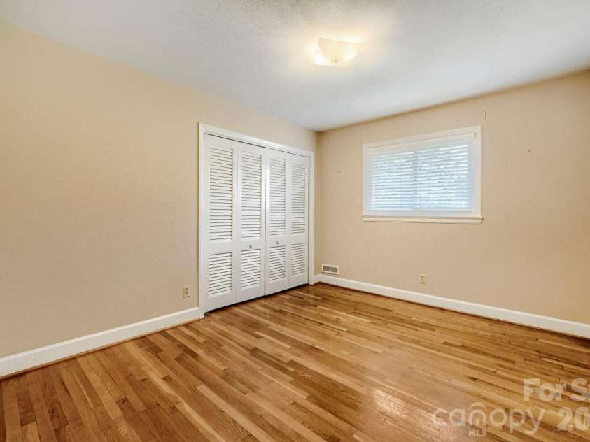 6607 Indian Lane, Charlotte, NC 28213.  MLS# CAR4421590, YatesRealty ID 49054. 