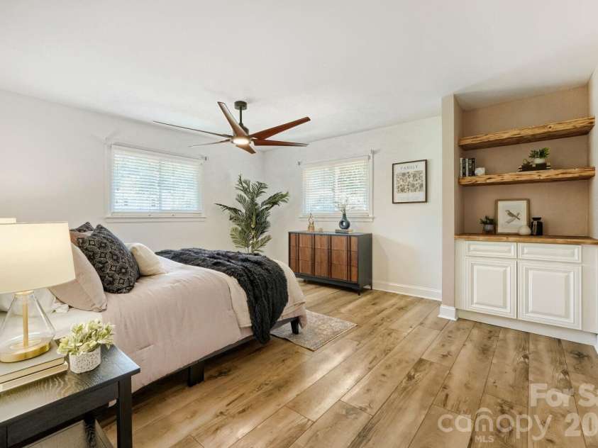 6607 Indian Lane, Charlotte, NC 28213.  MLS# CAR4421590, YatesRealty ID 49054. 