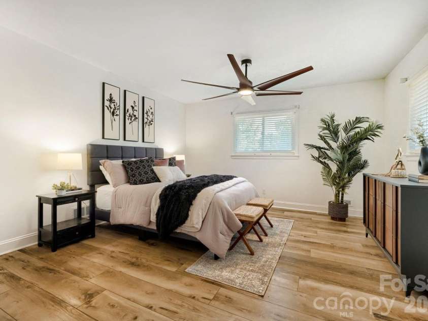 6607 Indian Lane, Charlotte, NC 28213.  MLS# CAR4421590, YatesRealty ID 49054. 
