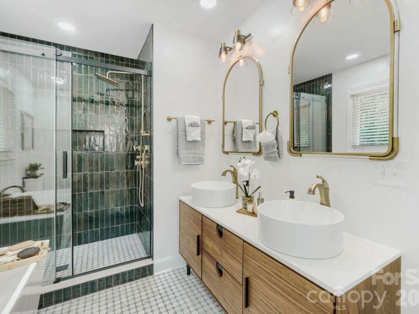 6607 Indian Lane, Charlotte, NC 28213.  MLS# CAR4421590, YatesRealty ID 49054. 