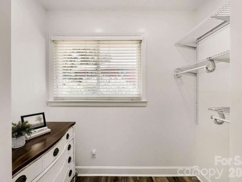 6607 Indian Lane, Charlotte, NC 28213.  MLS# CAR4421590, YatesRealty ID 49054. 