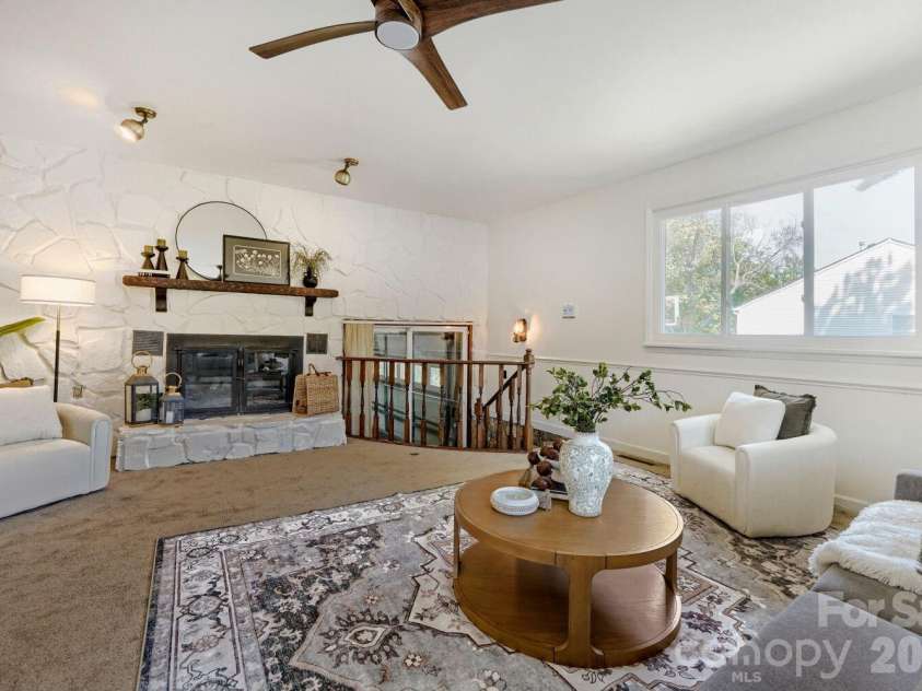6607 Indian Lane, Charlotte, NC 28213.  MLS# CAR4421590, YatesRealty ID 49054. 