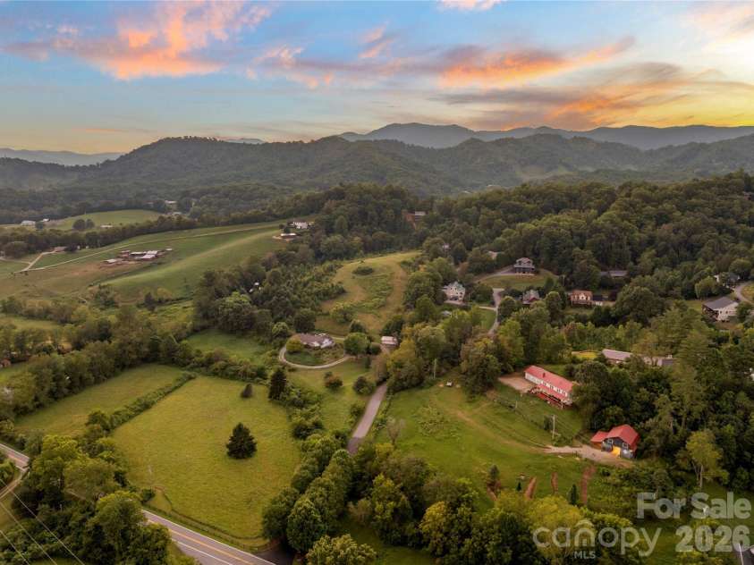 48 Silent Forest Drive, Canton, NC 28716.  MLS# CAR4417094, YatesRealty ID 49057. 