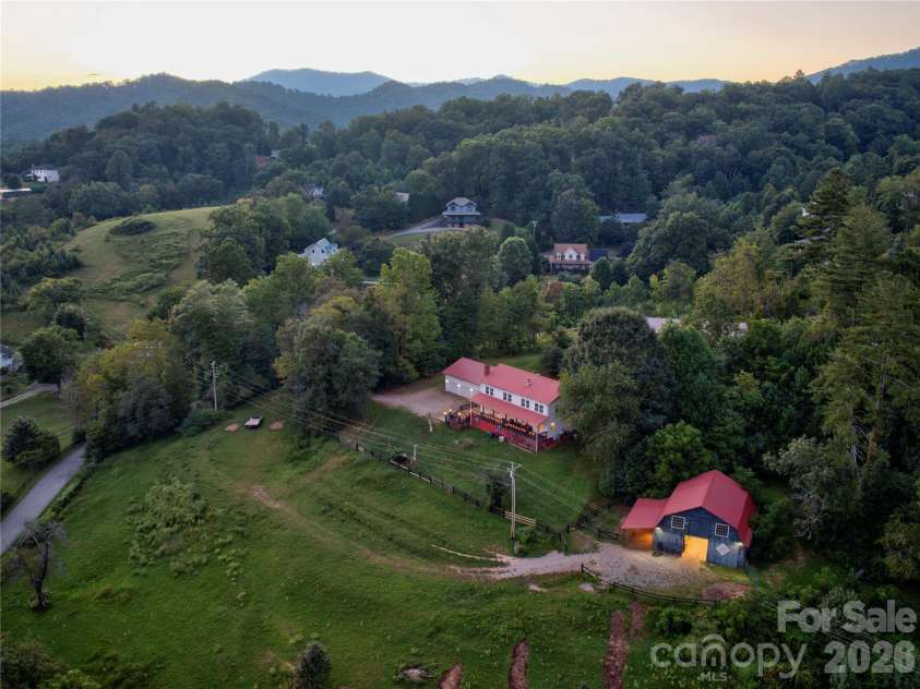 48 Silent Forest Drive, Canton, NC 28716.  MLS# CAR4417094, YatesRealty ID 49057. 