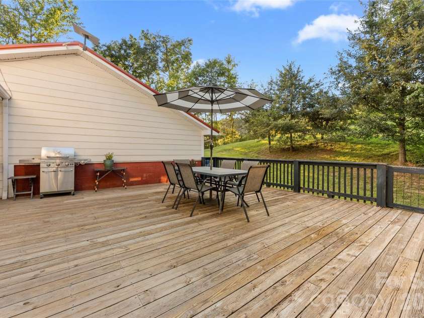 48 Silent Forest Drive, Canton, NC 28716.  MLS# CAR4417094, YatesRealty ID 49057. 