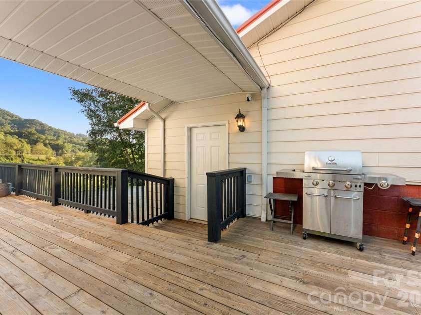 48 Silent Forest Drive, Canton, NC 28716.  MLS# CAR4417094, YatesRealty ID 49057. 