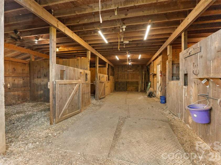 48 Silent Forest Drive, Canton, NC 28716.  MLS# CAR4417094, YatesRealty ID 49057. 