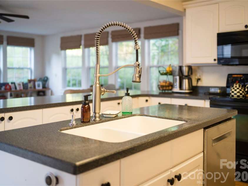 48 Silent Forest Drive, Canton, NC 28716.  MLS# CAR4417094, YatesRealty ID 49057. 