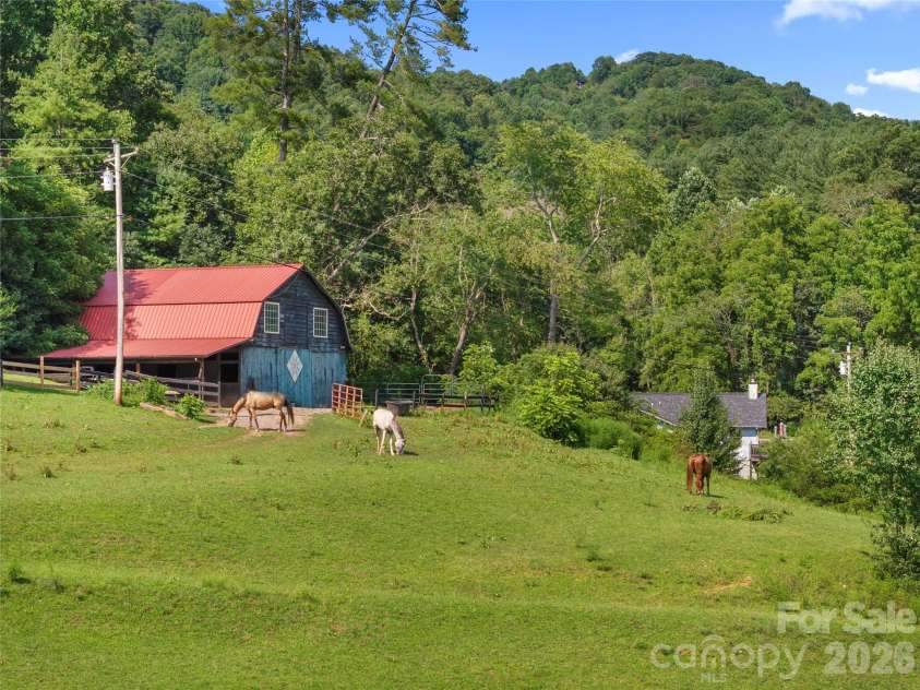 48 Silent Forest Drive, Canton, NC 28716.  MLS# CAR4417094, YatesRealty ID 49057. 