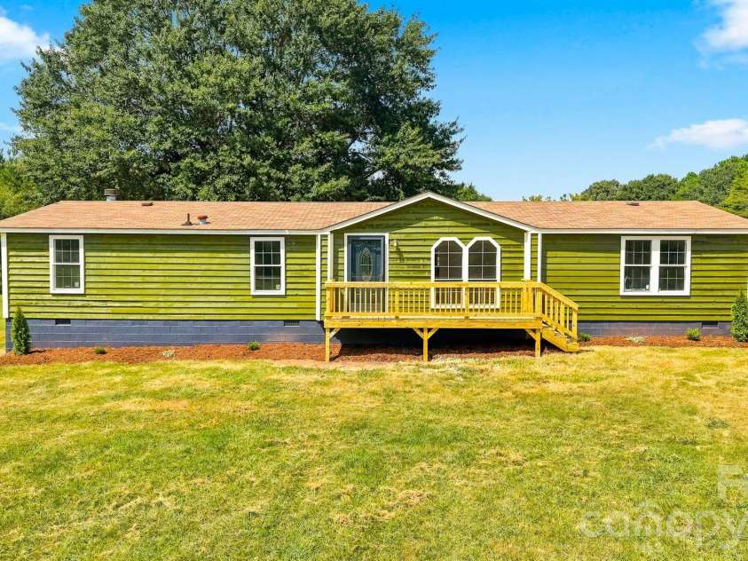 2430 Nixon Drive, Shelby, NC 28152.  MLS# CAR4421683, YatesRealty ID 49059. 