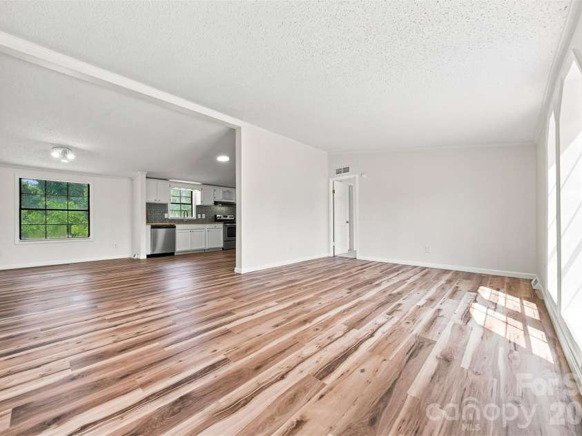 2430 Nixon Drive, Shelby, NC 28152.  MLS# CAR4421683, YatesRealty ID 49059. 