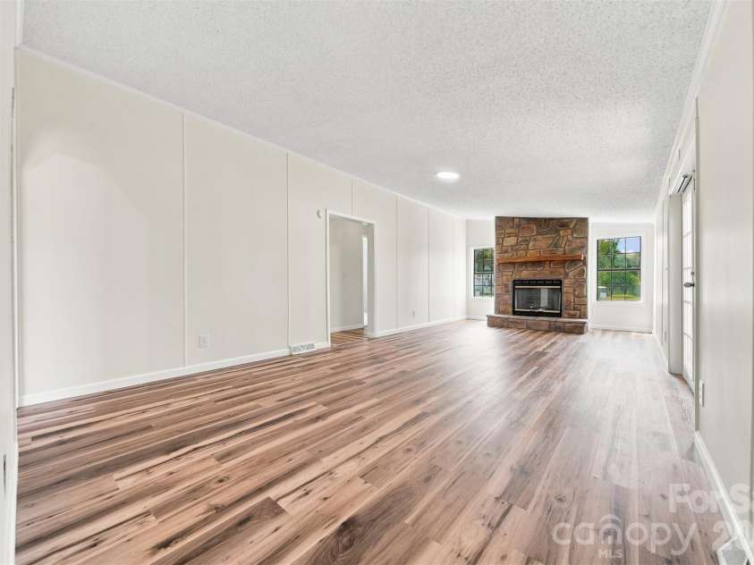 2430 Nixon Drive, Shelby, NC 28152.  MLS# CAR4421683, YatesRealty ID 49059. 
