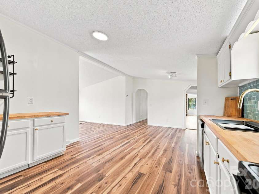 2430 Nixon Drive, Shelby, NC 28152.  MLS# CAR4421683, YatesRealty ID 49059. 