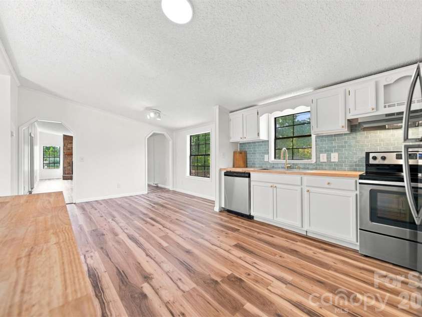 2430 Nixon Drive, Shelby, NC 28152.  MLS# CAR4421683, YatesRealty ID 49059. 