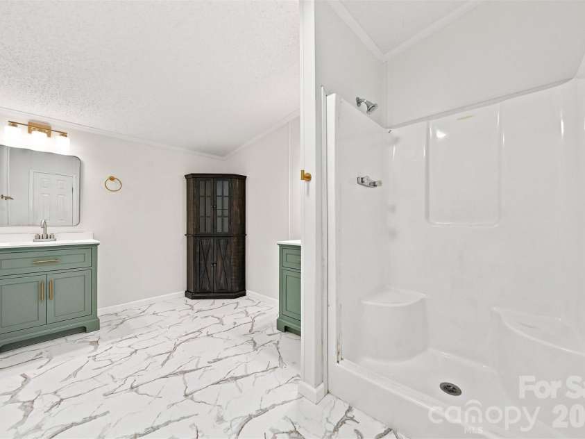 2430 Nixon Drive, Shelby, NC 28152.  MLS# CAR4421683, YatesRealty ID 49059. 