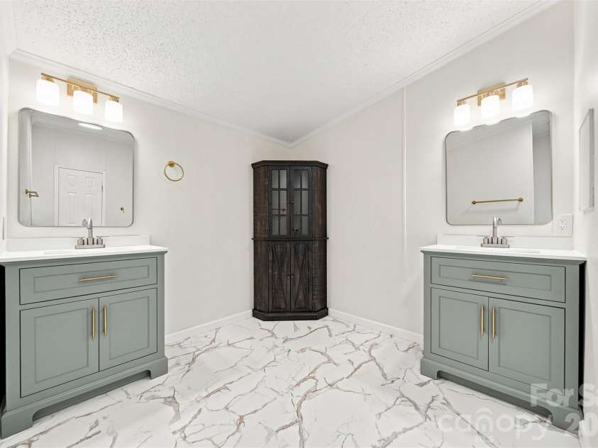 2430 Nixon Drive, Shelby, NC 28152.  MLS# CAR4421683, YatesRealty ID 49059. 