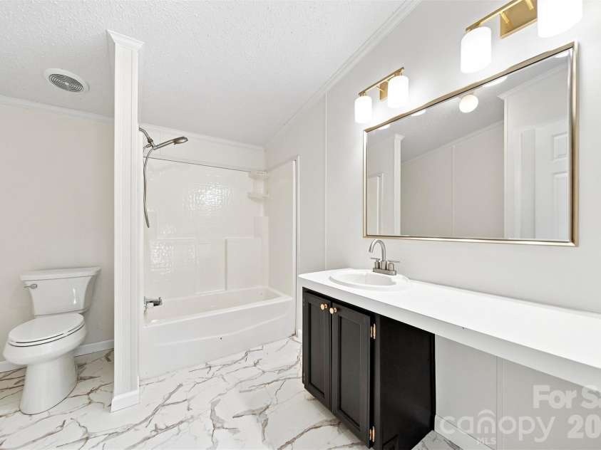 2430 Nixon Drive, Shelby, NC 28152.  MLS# CAR4421683, YatesRealty ID 49059. 