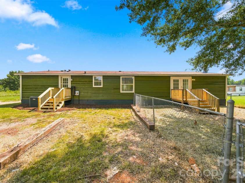 2430 Nixon Drive, Shelby, NC 28152.  MLS# CAR4421683, YatesRealty ID 49059. 