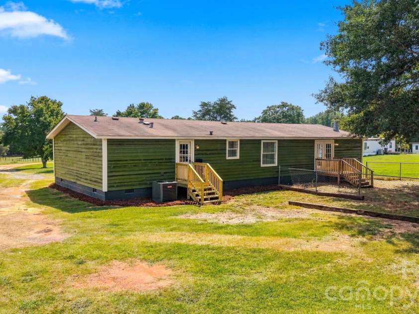 2430 Nixon Drive, Shelby, NC 28152.  MLS# CAR4421683, YatesRealty ID 49059. 