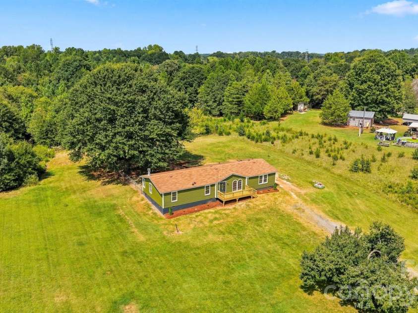 2430 Nixon Drive, Shelby, NC 28152.  MLS# CAR4421683, YatesRealty ID 49059. 