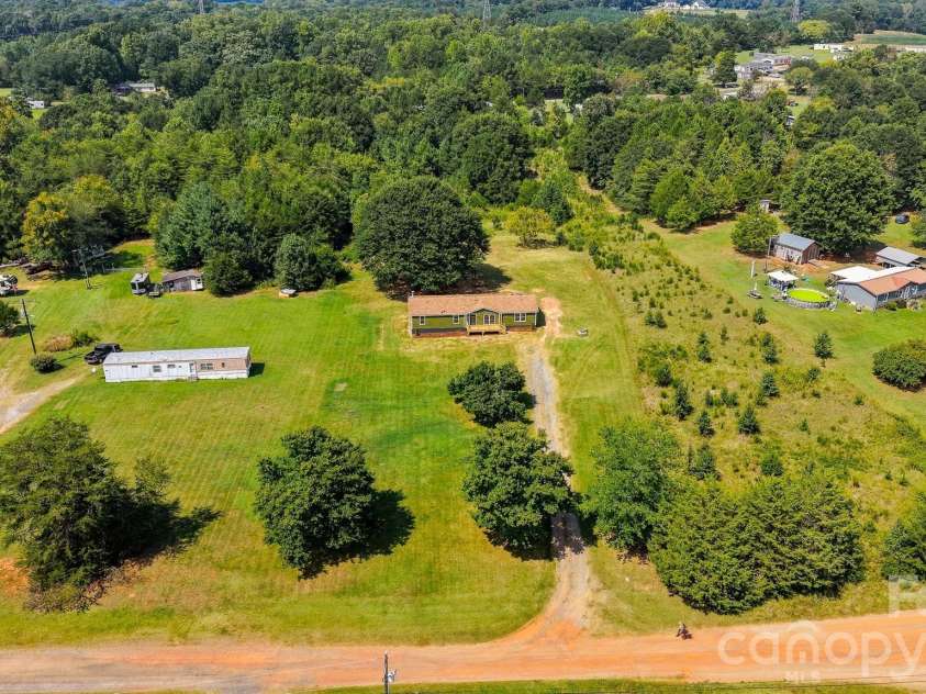 2430 Nixon Drive, Shelby, NC 28152.  MLS# CAR4421683, YatesRealty ID 49059. 