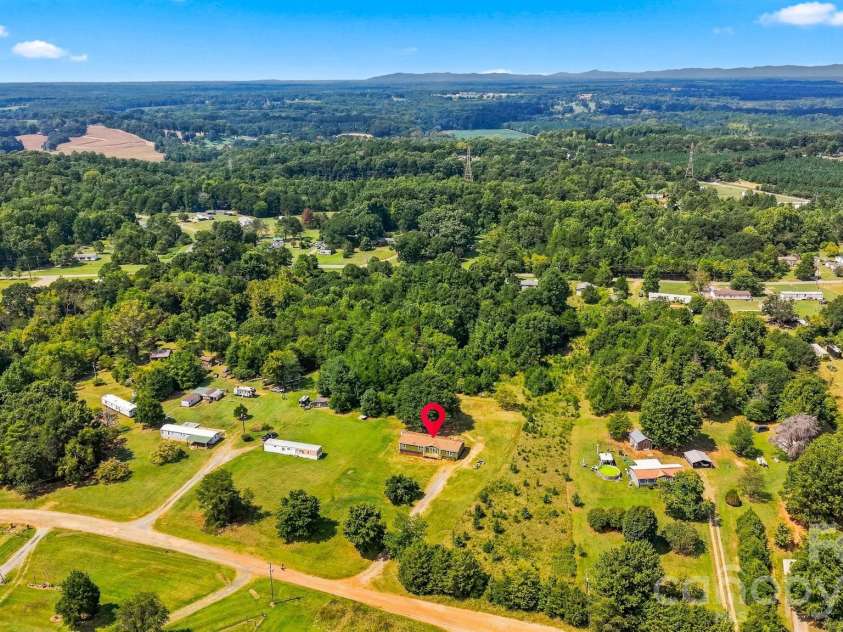 2430 Nixon Drive, Shelby, NC 28152.  MLS# CAR4421683, YatesRealty ID 49059. 
