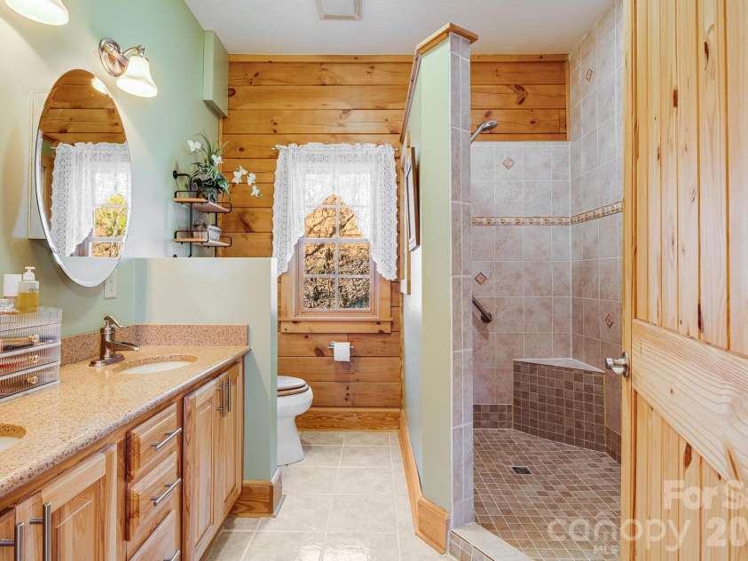 158 Raven Boulevard, Lake Lure, NC 28746.  MLS# CAR4335082, YatesRealty ID 4906. Full bathroom