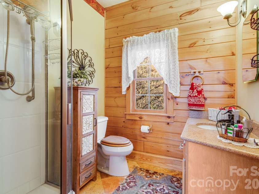 158 Raven Boulevard, Lake Lure, NC 28746.  MLS# CAR4335082, YatesRealty ID 4906. Full bathroom