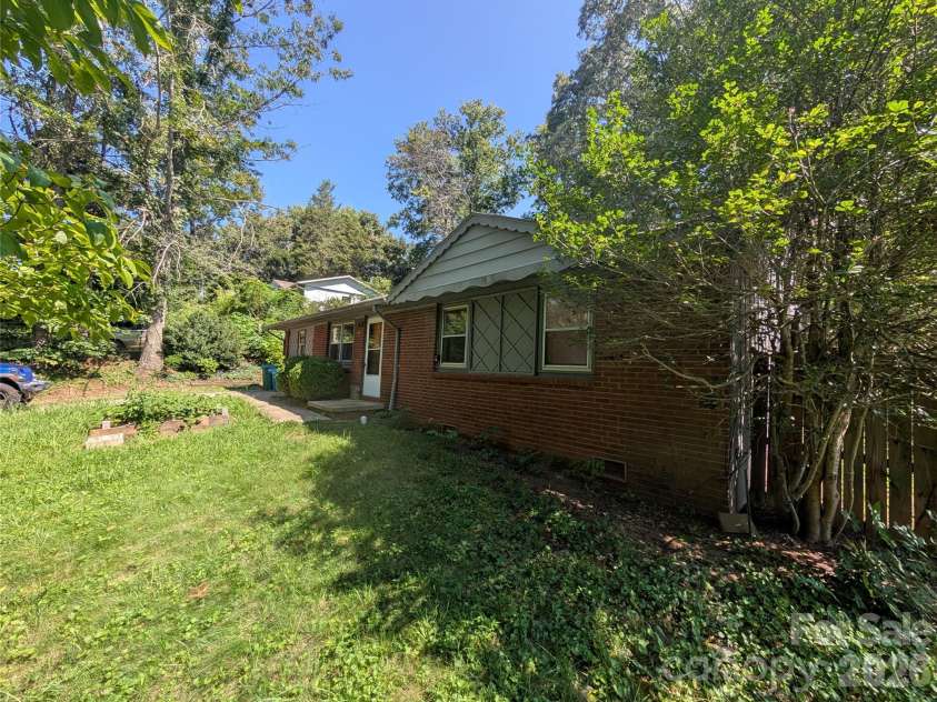 202 Melody Circle, Swannanoa, NC 28778.  MLS# CAR4421934, YatesRealty ID 49061. 