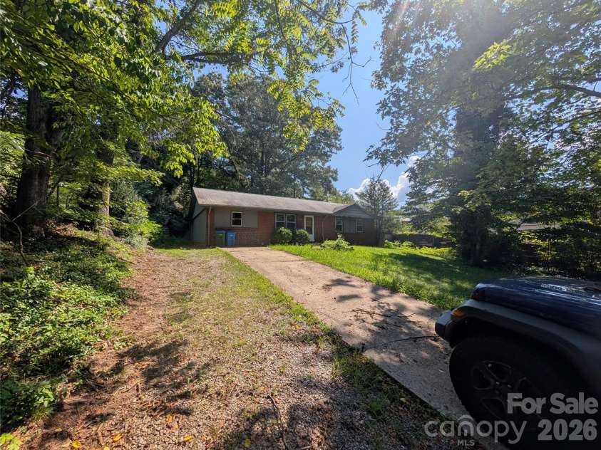 202 Melody Circle, Swannanoa, NC 28778.  MLS# CAR4421934, YatesRealty ID 49061. 