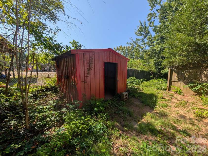202 Melody Circle, Swannanoa, NC 28778.  MLS# CAR4421934, YatesRealty ID 49061. 