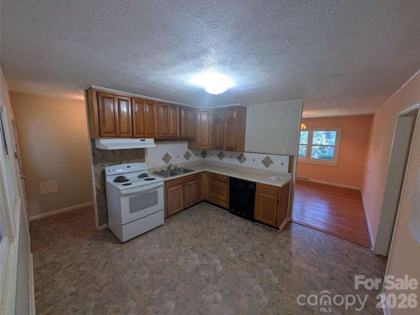 202 Melody Circle, Swannanoa, NC 28778.  MLS# CAR4421934, YatesRealty ID 49061. Kitchen