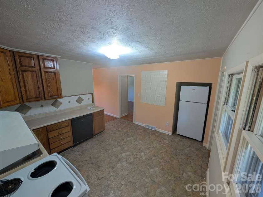 202 Melody Circle, Swannanoa, NC 28778.  MLS# CAR4421934, YatesRealty ID 49061. Kitchen