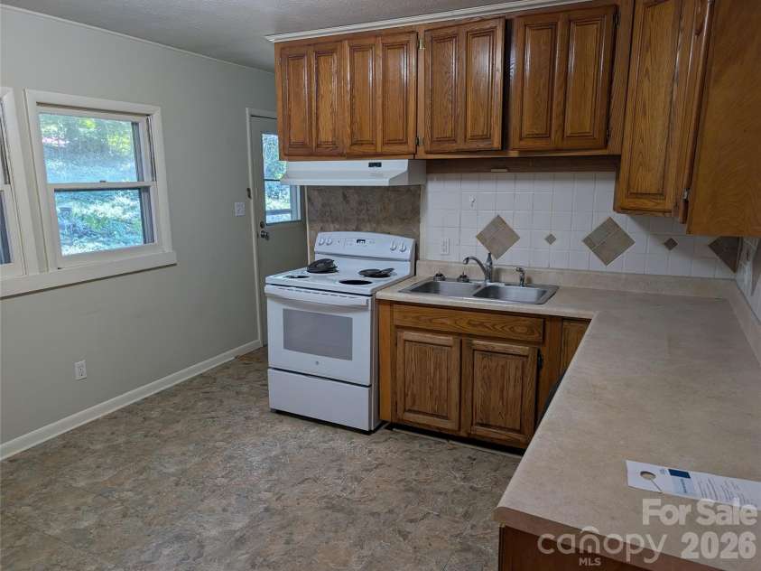 202 Melody Circle, Swannanoa, NC 28778.  MLS# CAR4421934, YatesRealty ID 49061. Kitchen