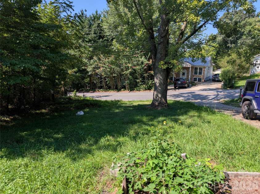 202 Melody Circle, Swannanoa, NC 28778.  MLS# CAR4421934, YatesRealty ID 49061. Looking from front of home