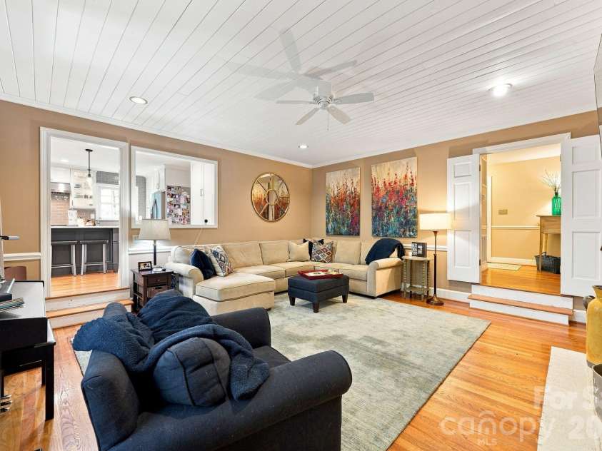 405 Pine Road, Davidson, NC 28036.  MLS# CAR4421994, YatesRealty ID 49063. 