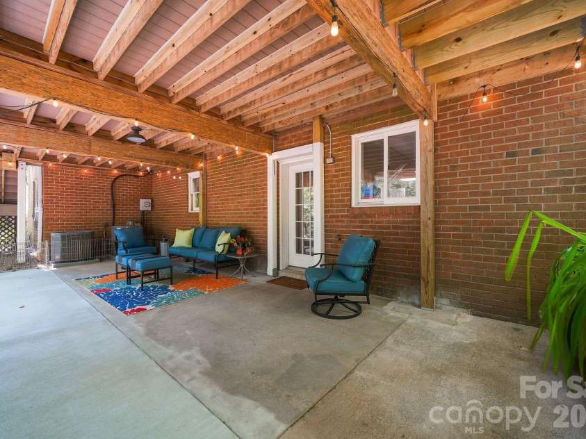 405 Pine Road, Davidson, NC 28036.  MLS# CAR4421994, YatesRealty ID 49063. 