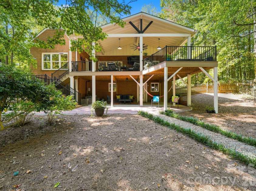 405 Pine Road, Davidson, NC 28036.  MLS# CAR4421994, YatesRealty ID 49063. 