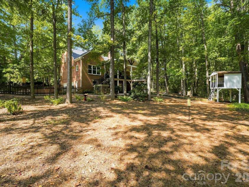 405 Pine Road, Davidson, NC 28036.  MLS# CAR4421994, YatesRealty ID 49063. 
