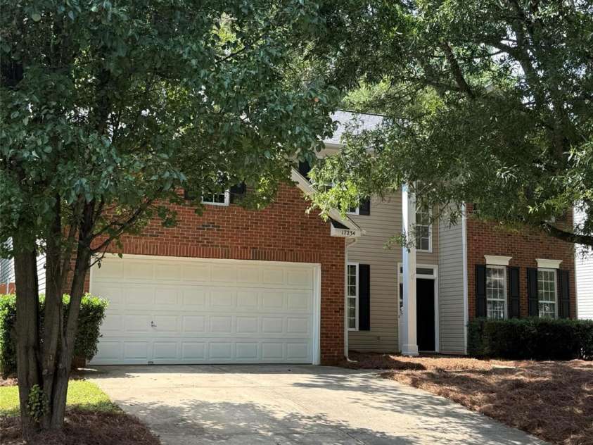 17234 Georgian Hall Drive, Charlotte, NC 28277.  MLS# CAR4422023, YatesRealty ID 49065. 