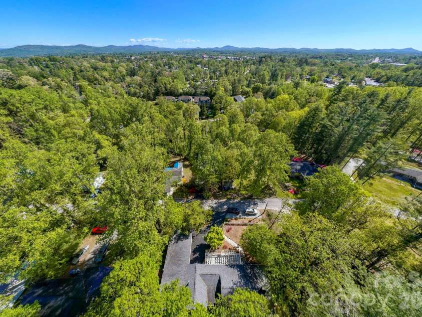 121 Wells Street, Hendersonville, NC 28739.  MLS# CAR4363100, YatesRealty ID 49069. 