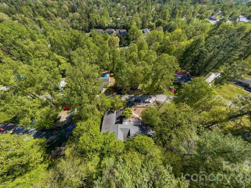 121 Wells Street, Hendersonville, NC 28739.  MLS# CAR4363100, YatesRealty ID 49069. 