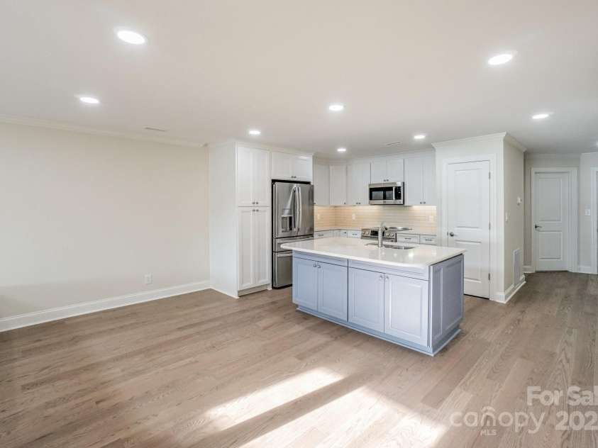 633 Portside Drive, Davidson, NC 28036.  MLS# CAR4275379, YatesRealty ID 4907. 