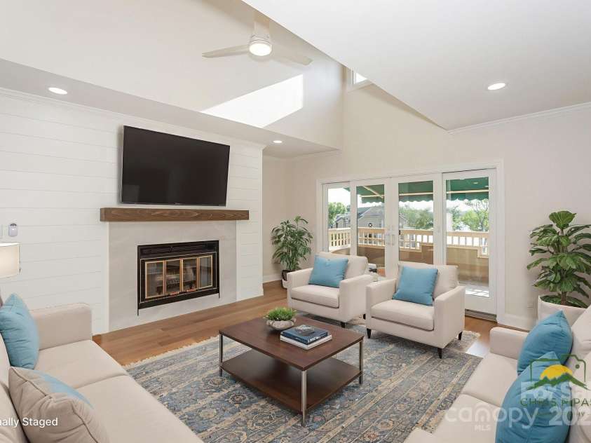 633 Portside Drive, Davidson, NC 28036.  MLS# CAR4275379, YatesRealty ID 4907. 