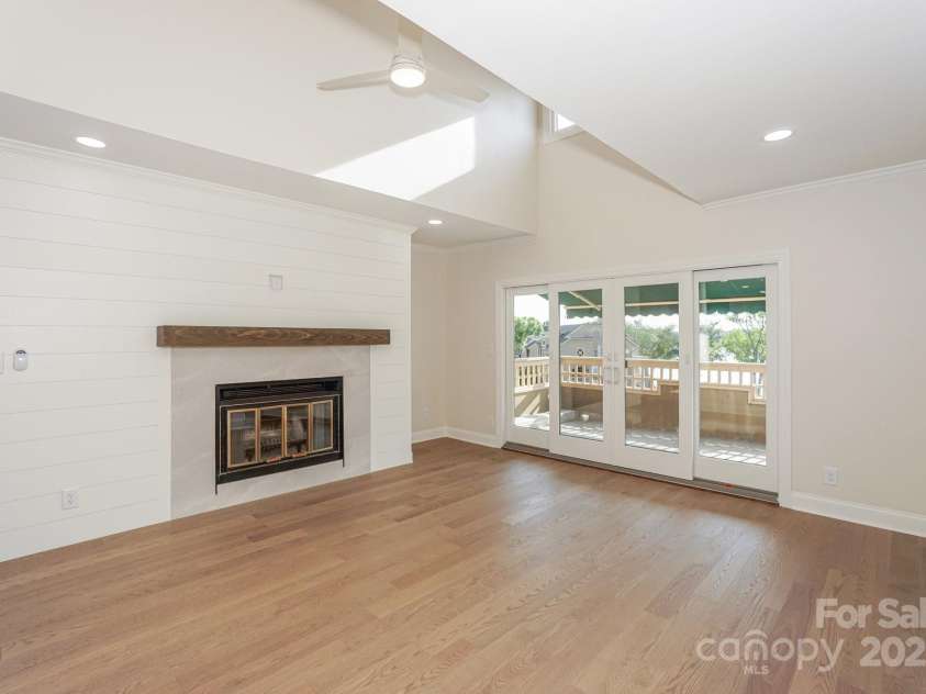 633 Portside Drive, Davidson, NC 28036.  MLS# CAR4275379, YatesRealty ID 4907. 